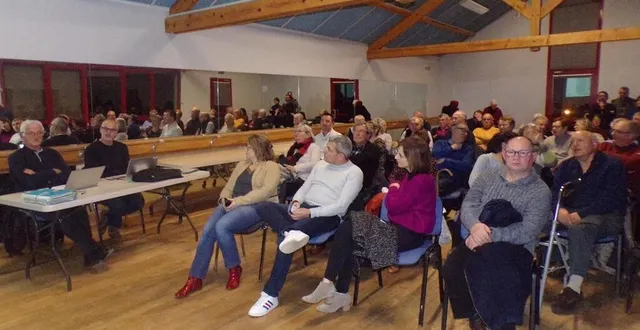 photo  la réunion publique de présentation de l’écoquartier a rassemblé une cinquantaine de personnes à coulans-sur-gée.  &copy;  le maine libre 
