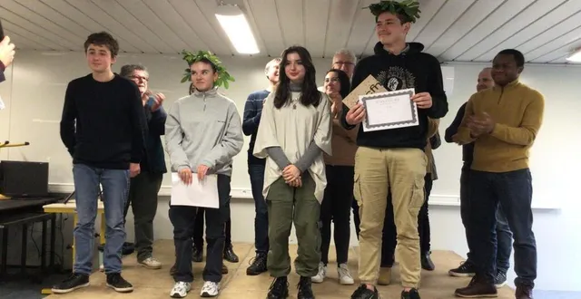 photo  en 2023, les lauréats sont alix corbin, en première sti2d et mathilde vieillepeau, en seconde. ils ont séduit par leur originalité.  &copy;  le maine libre 