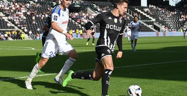 photo  le 9 octobre, date du match aller entre angers et strasbourg, c’était le temps où le sco n’avait pas encore tout à fait sombré. depuis, il a gagné deux fois à la meinau, mais en coupe de france. maigre signe d’espoir…  &copy;  marc roger 
