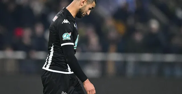 photo  faouzi ghoulam tête basse. c’est bien aussi dans les crânes des joueurs d’angers sco que bat le cœur de la crise.  &copy;  jérôme fouquet 