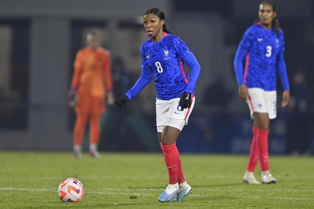 France Uruguay. Les Bleues en 433 avec Lakrar, Bussy et Thomas