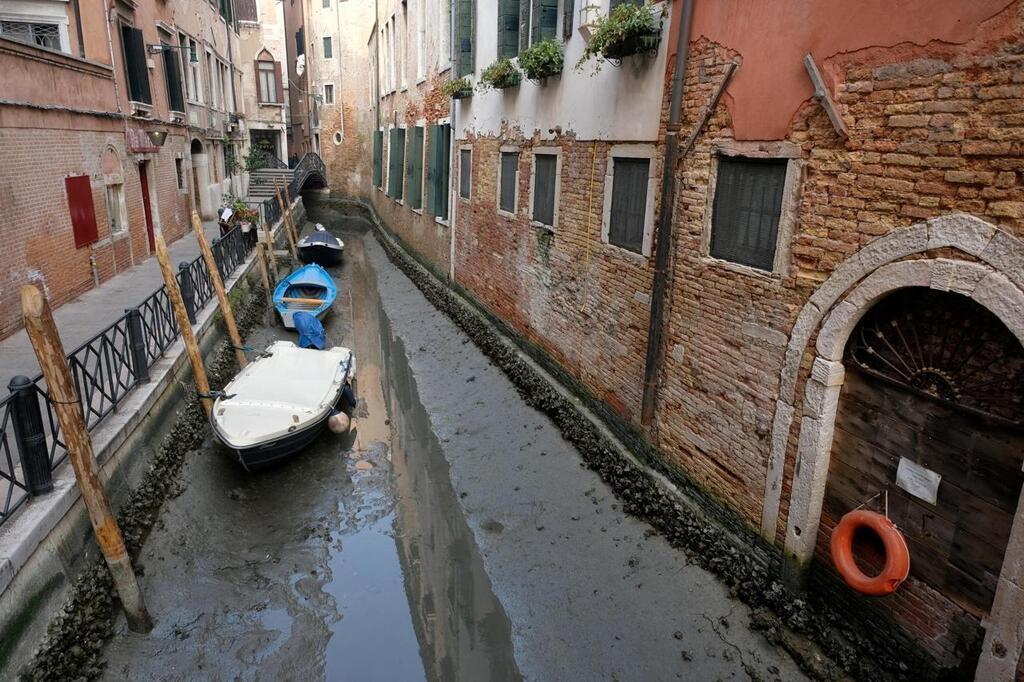 À Venise, une marée basse « exceptionnelle » assèche les canaux