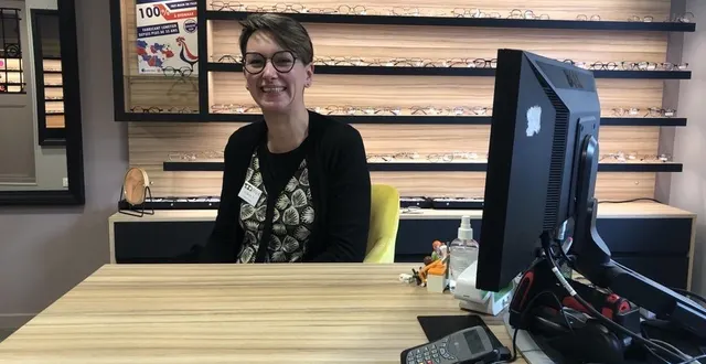 photo  solène alezard, opticienne, a ouvert sa boutique à écouché-les-vallées après avoir officié pendant dix à argentan.  &copy;  ouest-france 