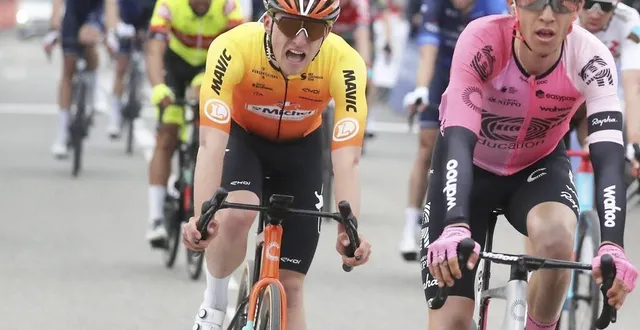photo  le deux-sévrien thomas gachignard, maillot orange, se révèle dans le monde pro.  &copy;  photopqr/nice matin/dylan meiffret 