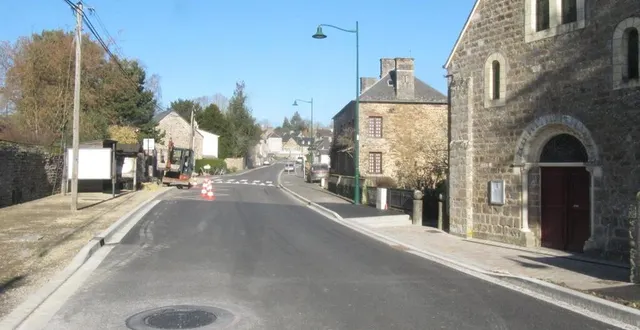 photo  à rouvrou, orange procède à la pose de l’armoire et l’enlèvement des poteaux suivra.  &copy;  ouest-france 