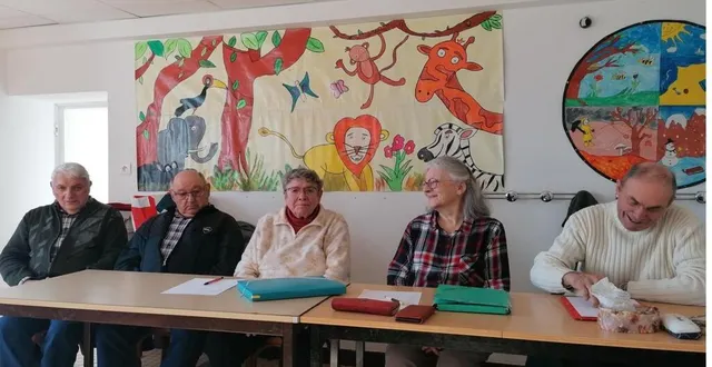 photo  le bureau, de gauche à droite : émile lesourd, gilbert pipard, françoise lefèbvre, catherine juvin et christian joly. 