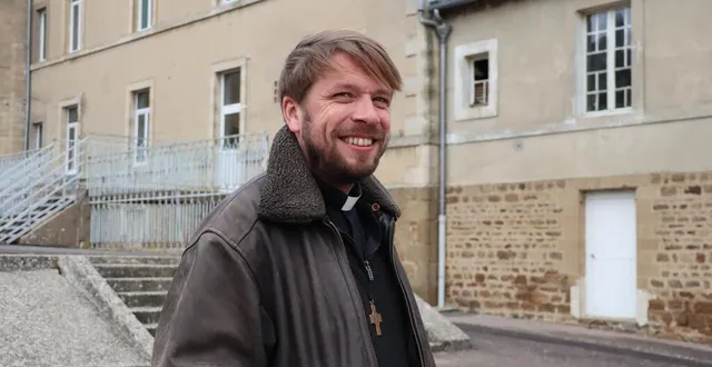 photo  frère benjamin, directeur d’études au collège giel don bosco, près d’argentan, a publié un livre témoignage.  &copy;  ouest-france 