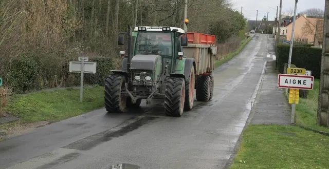 photo  est-il autorisé de doubler un tracteur en franchissant une ligne continue ?  &copy;  archives maine libre 