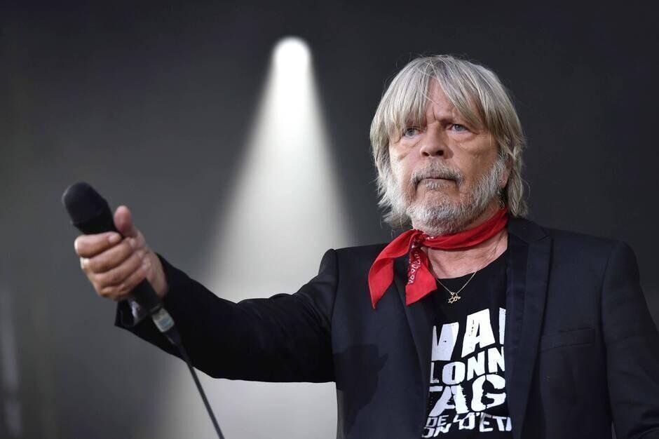 C'est des conneries!» : Renaud encourage finalement les photos en concert -  La Voix du Nord