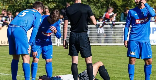 photo  près de 150 arbitres officient chaque week-end de championnat en sarthe, un rouage indispensable au bon déroulement de la saison.  &copy;  le maine libre 