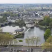 photo la flèche, dans la sarthe, possède un riche patrimoine. à gauche, le pont et le château des carmes font le lien entre les deux rives du loir. en bas à droite, le site historique de port-luneau.