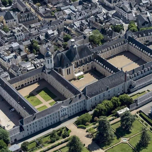 photo le collège royal de la flèche est devenu une école militaire au xixe siècle. il est aujourd’hui l’un des six lycées de la défense français.  ©  philippe cherel / archives ouest-france