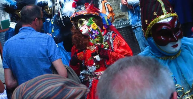 photo  les commerçants d’alençon organisent leur tout premier carnaval sur le thème de celui de venise.  &copy;  archives ouest-france 
