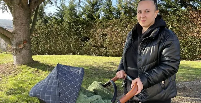 photo  jenny roschenko aura 35 ans le 4 mars 2023. depuis bientôt un an, elle vit à val-au-perche avec emmanuel, le père de son petit garçon, jackson, né le 21 septembre 2022 au mans.  &copy;  ouest-france 