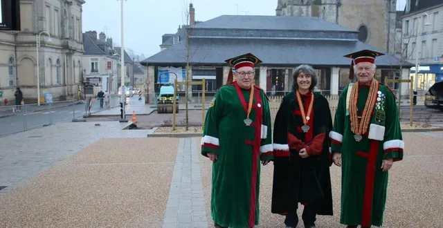 photo  de gauche à droite : michel julien, véronique lesage, jean-michel étienne de la confrérie des chevaliers des rillettes sarthoises ont proclamé, mercredi 22 février 2023, le palmarès du 55e concours des rillettes sarthoises.  &copy;  ouest-france 