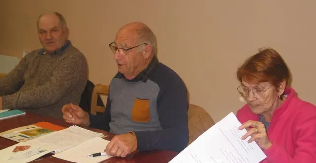 photo  de gauche à droite : étienne de winter, secrétaire ; michel bourgault, président et ghyslaine sigoilot, trésorière.  &copy;  ouest-france 