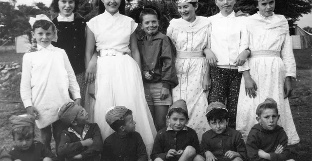 photo  comme ces garçons et filles, ici en 1957, près de 2 000 enfants passeront leurs vacances à la colonie ker madeleine.  &copy;  collection privée 