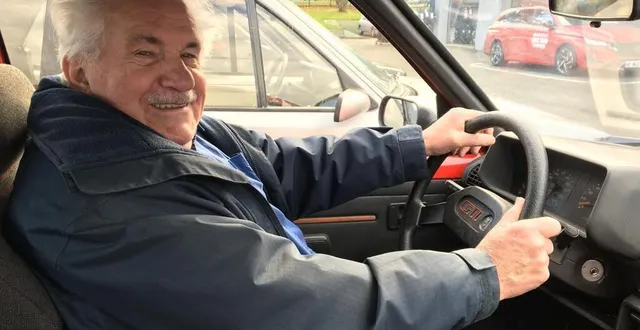 photo  passionné de voiture et et ancien pilote de rallye et sur circuit, joël leboul prend toujours autant de plaisir au volant d’une 205.  &copy;  le maine libre 