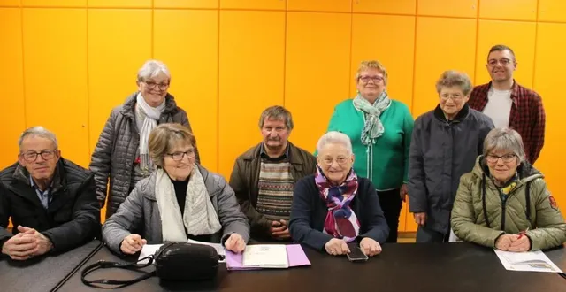 photo  pierrette grouas, présidente ( 2e à droite), accompagnée des membres du bureau et d’adhérents.  &copy;  le maine libre 