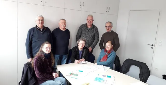 photo  les membres du groupement philatélique alençonnais qui préparent l’organisation de la fête du timbre des 11 et 12 mars.  &copy;  ouest-france 