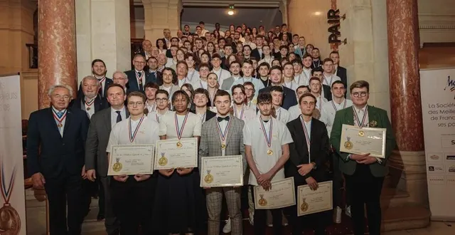 photo  paris. michel bellanger (à gauche) et les lauréats maf de la région pays de la loire.  &copy;  co 