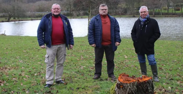 photo  daniel ricordeau, secrétaire, jean-philippe bodereau, président et yves leroux, membre, ont  préparé le site pour l’ouverture.  &copy;  le maine libre 