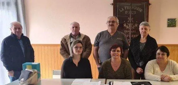 photo  les membres du bureau de la boule louplandaise.  &copy;  le maine libre 