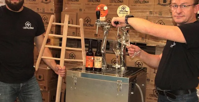 photo  nouvelles récompenses pour cédric grouard, frank royer et toute l’équipe de la brasserie mage malte.  &copy;  archives le maine libre 