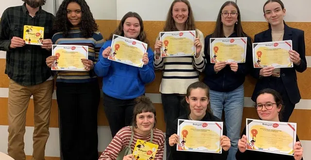 photo  les participants à la formation baby-sitting et leurs formateurs.  &copy;  le maine libre 