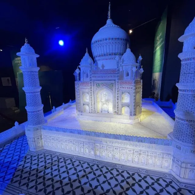 photo à découvrir dans l’exposition : une reproduction de marbre en miniature du célèbre palais du taj mahal  ©  ouest-france