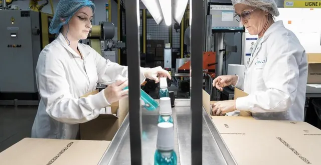 photo  l’entreprise roval va fabriquer ses propres flacons en polytéréphtalate d’éthylène (pet), à flers, dans l’orne.  &copy;  martin roche/ouest-france 