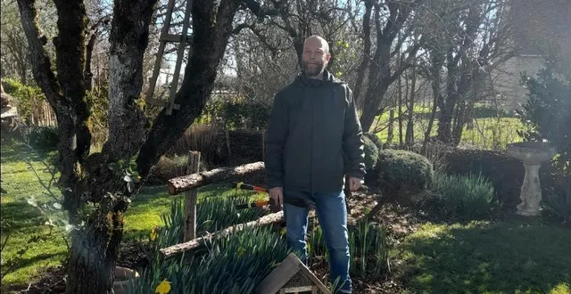photo  sébastien guibrunet bichonne son jardin au quotidien.  &copy;  le maine libre 