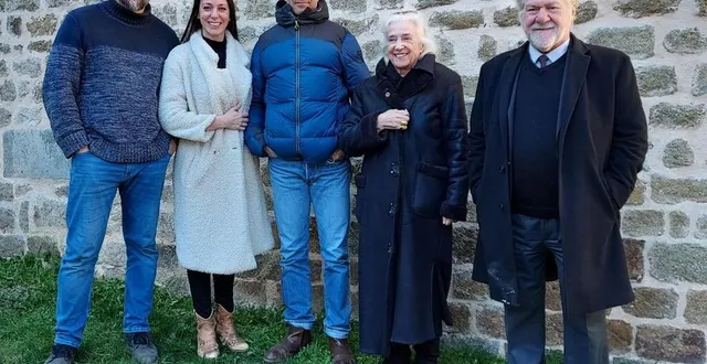 photo  manuel olinger, julie delaurenti, grégori derangère, michèle simonnet et pierre santini à carrouges.  &copy;  ouest-france 