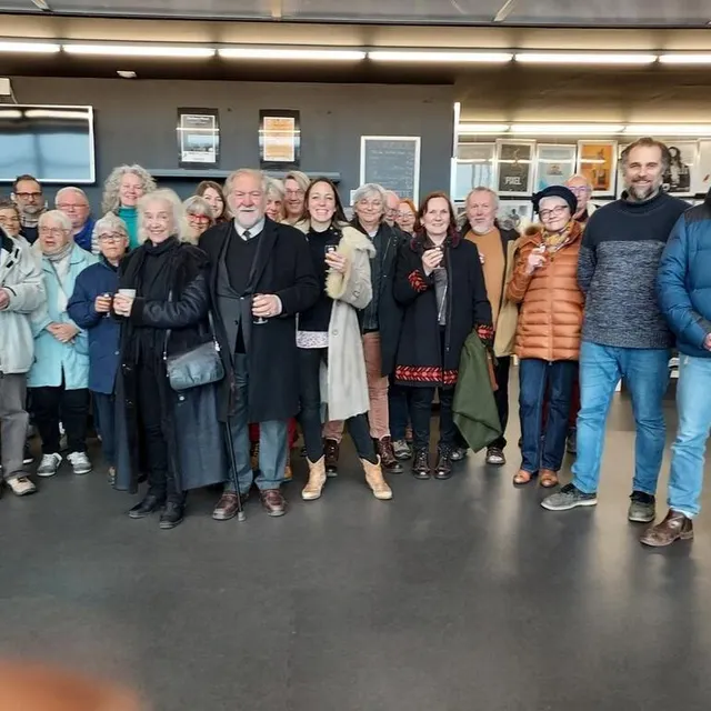 photo les acteurs et les spectateurs triés sur le volet au quai des arts, à argentan, pour une lecture de la pièce.  ©  ouest-france