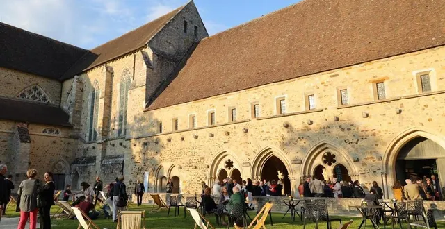 photo  chaque année, en hiver comme en été, concerts, expositions et conférences sont organisés dans le cadre idyllique de l’abbaye royale de l’épau.  &copy;  archives ouest-france 