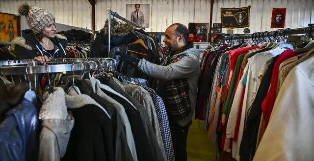 photo  ce samedi, sur les trois sites emmaüs de la sarthe, grande vente de printemps avec une journée non-stop fripes à 1 €.  &copy;  archives le maine libre – denis lambert 
