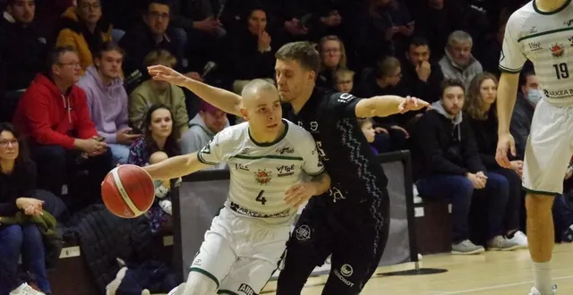 photo  kilian incrédule (vitré) face à sébastien cape.  &copy;  photo : ouest-france 