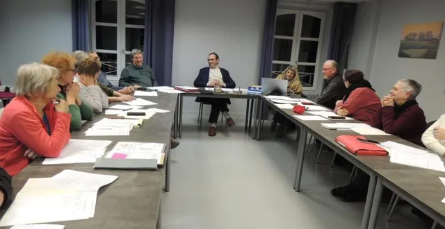 photo  le conseil municipal s’est réuni à la mairie.  &copy;  le maine libre 