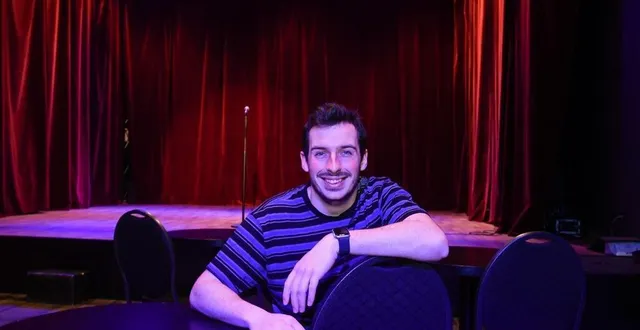 photo  angers, les folies angevines, le 28 février 2023. benjamin dhooge coordonne l’association du angers comedy club.  &copy;  co – laurent combet 