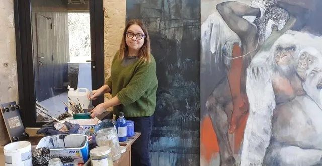 photo  la peintre danielle burgart dans son atelier, une grange rénovée au lieu-dit la saunerie, à parcé-sur-sarthe.  &copy;  le maine libre 
