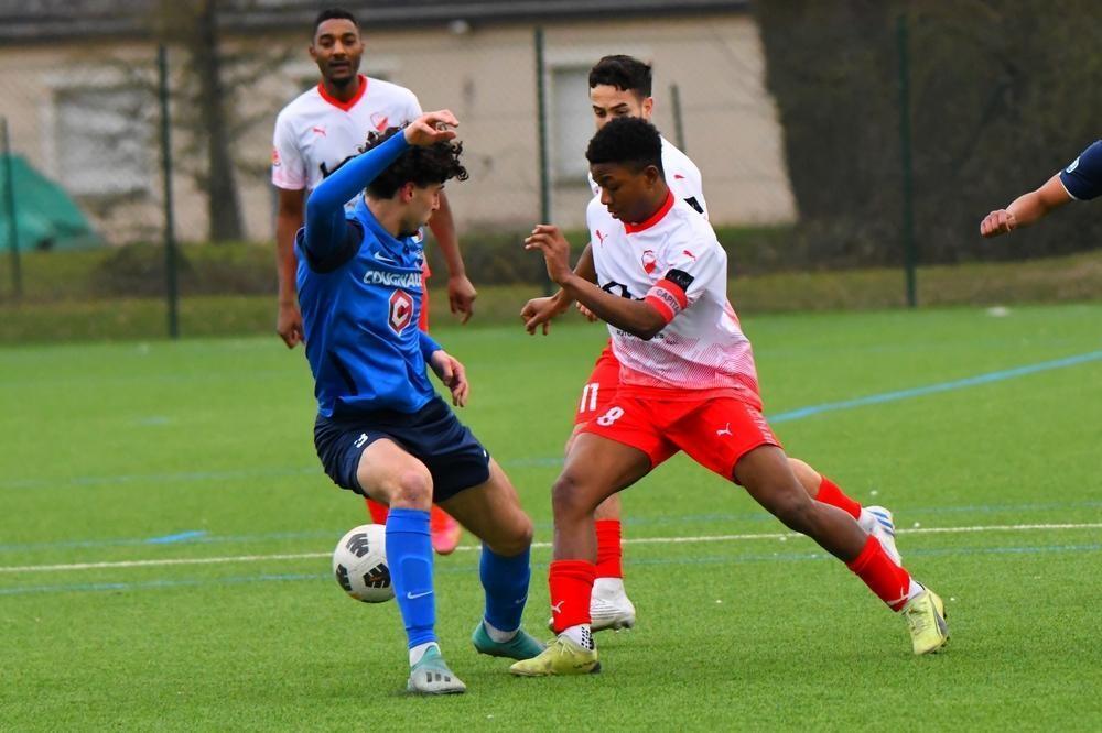 Football. R2 : Laval Bourny Accroché à Domicile Par La Réserve Du Poiré ...