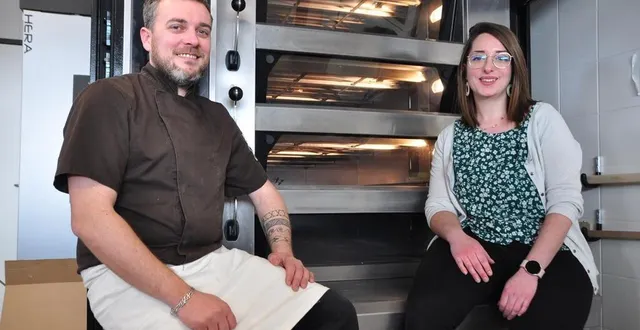 photo  sarah perrouault et emmanuel macé sont prêts pour l’ouverture de la nouvelle boulangerie de la chapelle-d’aligné ce mardi 7 mars, à 7 heures.  &copy;  le maine libre 