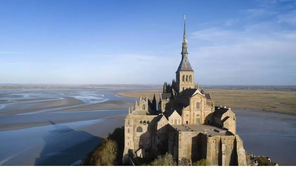 La série dérivée de « The Walking Dead » tournée dans l’abbaye du MontSaintMichel ce mardi