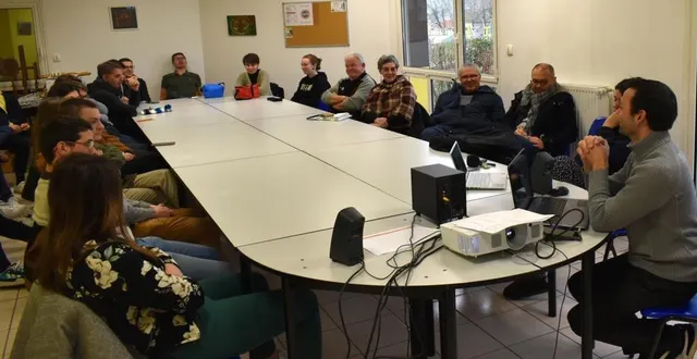 photo  autour du nouveau président, nicolas bezard, les musiciens de vibraye réfléchissent à l’avenir de leur musique  &copy;  le maine libre 