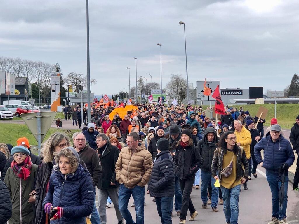 Avec 3 000 personnes dans les rues de Coutances la manifestation