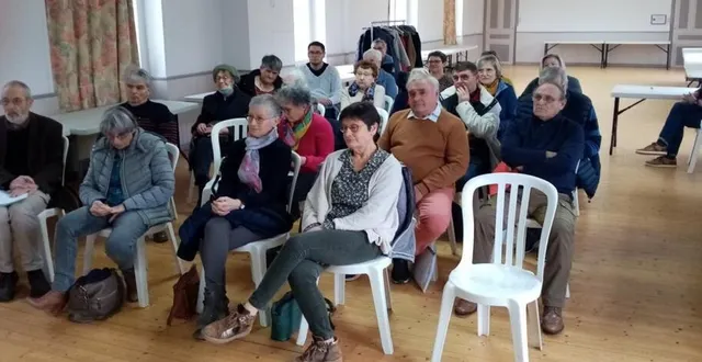 photo  les bénévoles de l’association voitur’age se sont retrouvés lors de l'assemblée générale, à marigné.  &copy;  ouest-france 