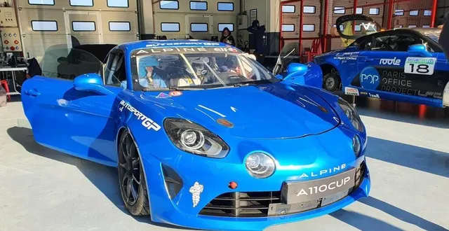 photo  lukas papin s’est déjà familiarisé avec son bolide de 300 chevaux.  &copy;  lukas papin 