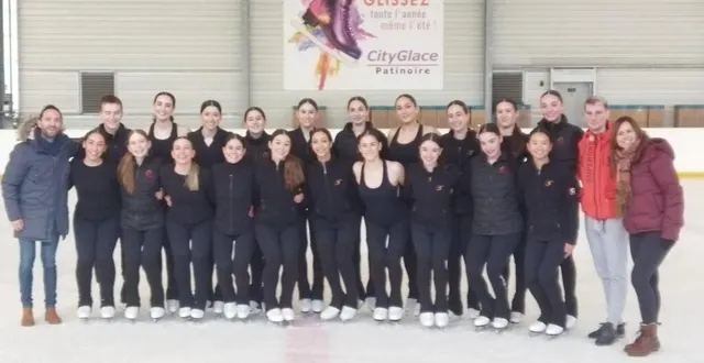 photo  les jeunes patineuses canadiennes venues s’entraîner à la patinoire du mans.  &copy;  dr 