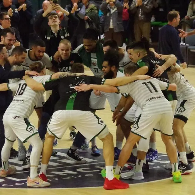 photo il n’est jamais simple de s’imposer dans l’antre de l’aurore vitré.  ©  philippe salmon