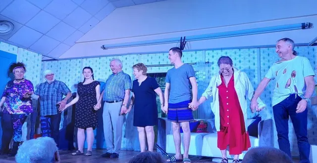 photo  les amis de la chapelle de flacé avaient invité la troupe du bailleul à interpréter « vacances de rêve », dimanche. « nous sommes contents car nous avons eu beaucoup de monde », apprécie renée soy, présidente. l’association prépare maintenant son concert du 16 avril dans la chapelle, avec le trio polyphonique début de bal.  &copy;  ouest-france 